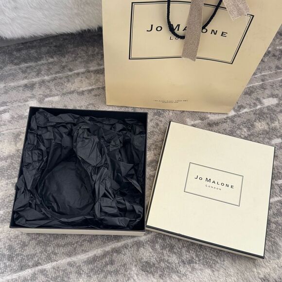 Jo Malone 8”x 8”Gift Box & Perper Bag Set - Picture 2 of 7